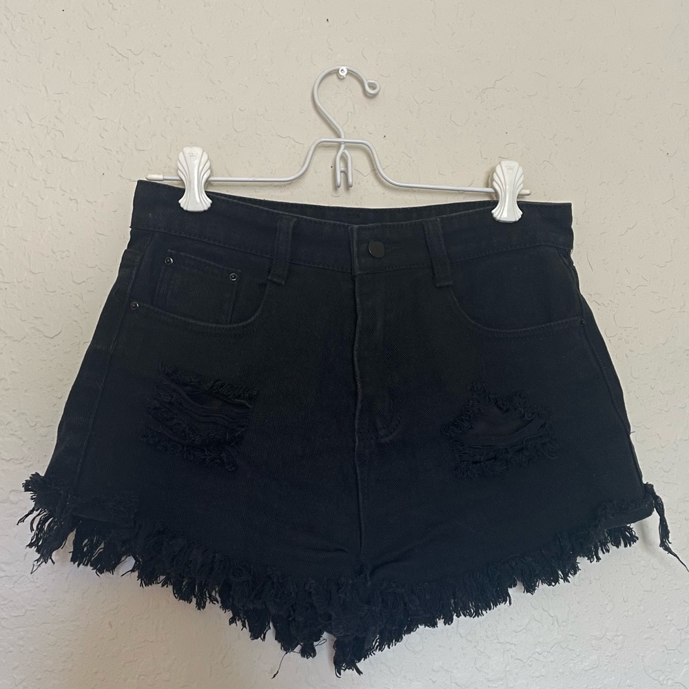 HIGH WAISTED BLACK DENIM SHORT SHORTS FRAYED